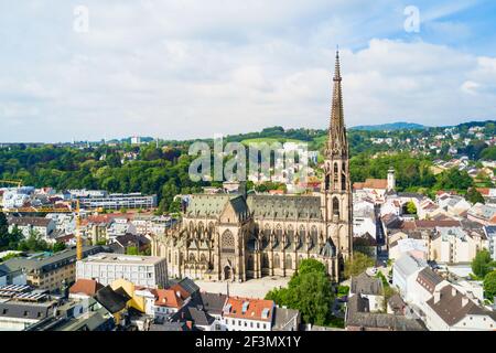 Neue Kathedrale oder die Kathedrale der Unbefleckten Empfängnis oder der St. Maria Kirche Antenne Panoramablick. Es ist eine römisch-katholische Kathedrale in Linz, Au entfernt Stockfoto