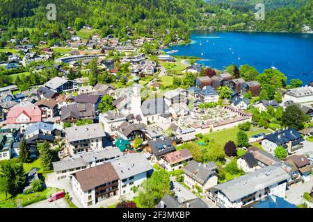 St. Gilgen und Wolfgangsee Antenne Panoramablick im Salzkammergut in Österreich Stockfoto