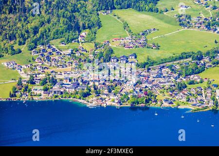 Wolfgangsee Antenne Panoramablick vom Schafberg Viewpoint, Oberösterreich. Wolfgangsee im Salzkammergut in Österreich. Stockfoto