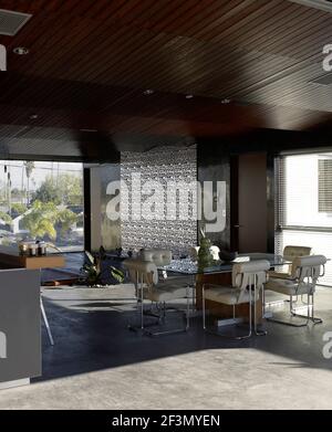 Tisch und Stühle im geräumigen offenen Esszimmer USA zu Hause Stockfoto