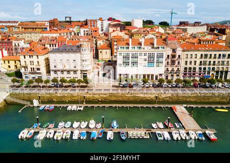 Gijon marina Antenne Panoramablick. Gijon ist die größte Stadt in Asturien in Spanien. Stockfoto