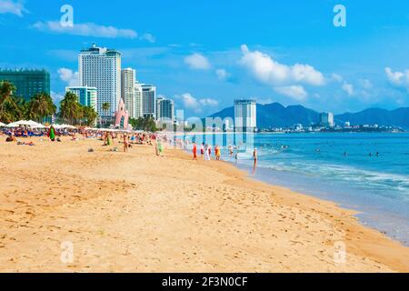 Stadt Nha Trang Beach ist ein öffentlicher Strand, im Zentrum von Nha Trang, Vietnam Stockfoto