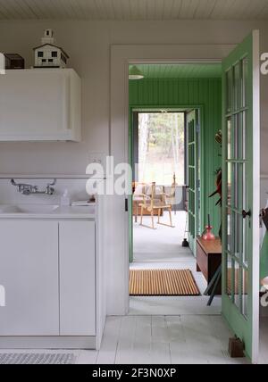 Waschbecken in Schrank Einheit Badezimmer in USA zu Hause Stockfoto