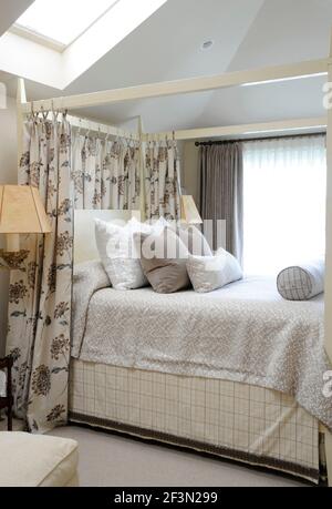 Himmelbett in Cobble Court Interiors, Designer Robert Rizzo, New Canaan, Fairfield County, Connecticut, USA Stockfoto