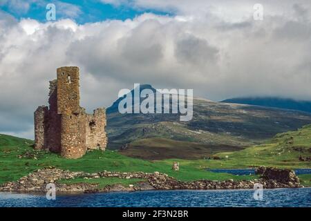 Die Ruinen von Ardvreck Castle am Loch Assynt in Sutherland Schottland Stockfoto