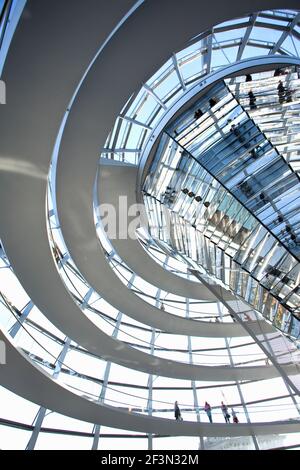 Deutschland, Berlin, Reichstag, Glaskuppel, Parlamentsgebäude, 1999, von Sir Norm Foster geschaffen Stockfoto