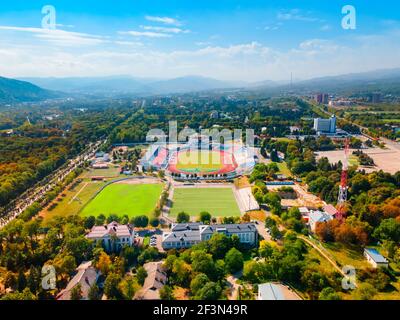 Nalchik, Russland - 28. September 2020: Spartak Stadion Luftpanorama in Nalchik, Hauptstadt der Kabardino-Balkarischen Republik in Russland. Stockfoto