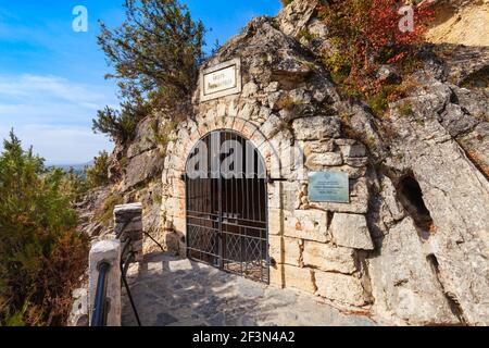 Pyatigorsk, Russland - 30. September 2020: Lermontov Grot am Maschuk Berg in Pyatigorsk, eine Kurstadt in kaukasischen Mineralwässern Region, Stawropol Kra Stockfoto