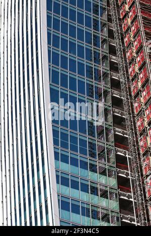 Fassadendetail des 'Walkie-Talkie'-Gebäudes im Bau in der Fenchurch Street 20, London, England. Stockfoto