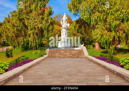 Sotschi, Russland - 04. Oktober 2020: Skazka-Brunnen im Arboretum-Park von Sotschi einzigartige subtropische Flora und Fauna in Sotschi Resort Stadt in Krasnodar Stockfoto