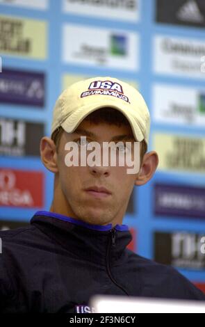 Olympiasieger Michael Phelps von US-Schwimmen bei einer Pressekonferenz bei der Weltmeisterschaft, in Barcelona 2003. Stockfoto