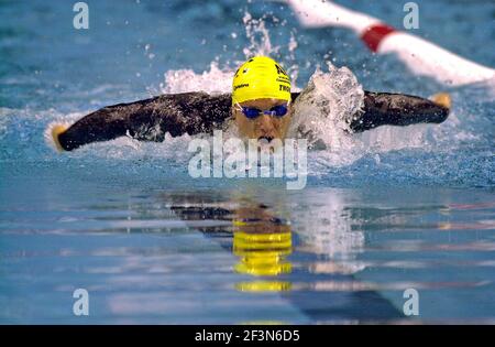 Der australische Schwimmer Ian Thorpe trägt einen schwarzen Jumpsuit während der Schwimmweltmeisterschaft in Barcelona 2003. Stockfoto