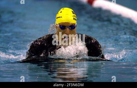 Der australische Schwimmer Ian Thorpe trägt einen schwarzen Jumpsuit während der Schwimmweltmeisterschaft in Barcelona 2003. Stockfoto