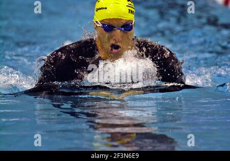 Der australische Schwimmer Ian Thorpe trägt einen schwarzen Jumpsuit während der Schwimmweltmeisterschaft in Barcelona 2003. Stockfoto