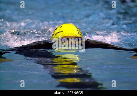 Der australische Schwimmer Ian Thorpe trägt einen schwarzen Jumpsuit während der Schwimmweltmeisterschaft in Barcelona 2003. Stockfoto