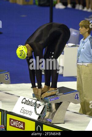 Der australische Schwimmer Ian Thorpe trägt einen schwarzen Jumpsuit während der Schwimmweltmeisterschaft in Barcelona 2003. Stockfoto