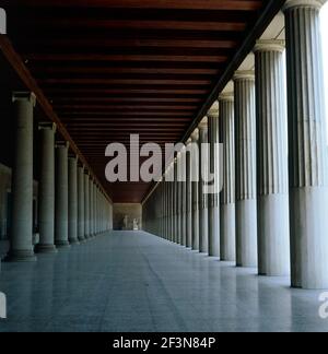 Die Stoa von Attalos, auch geschrieben Attalus, wird als eine der eindrucksvollsten Stoa in der Athenian Agora anerkannt. Es wurde von Kin gebaut und nach Kin benannt Stockfoto