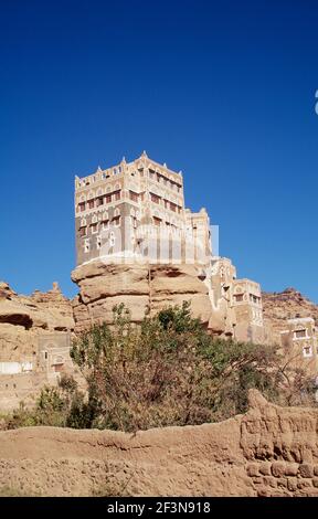 Dar Al-Hajar, der Rock Palace ist in Wadi Dahr. Es wurde von Imam Yahya im Jahr 1930s als Sommerresidenz gebaut. Stockfoto