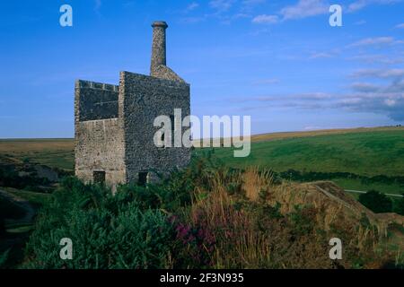 Wheal Betsy Engine House in der Nähe von Tavistock ist Teil einer alten ungenutzten Steinmine. Stockfoto