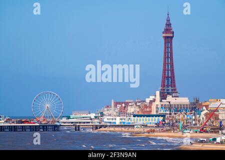 Die Promenade von Blackpool ist mit vielen Lichtern geschmückt, die einen Teil der weltbekannten Blackpool Illuminations bilden. Die Sorte 1 ist BL Stockfoto