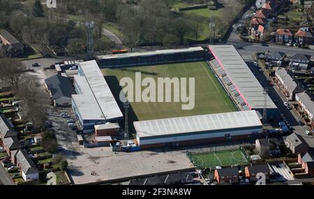 Luftaufnahme des Rochdale AFC'c Crown Oil Arena Fußballplatz, oder Spotland, wie es oft genannt wird Stockfoto
