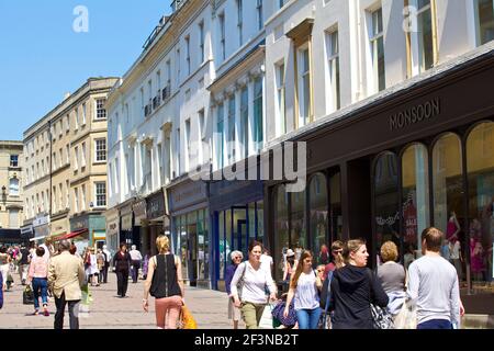 8-9 New Bond Street, Bath. Bad; plus allgemeine Aussicht auf Bath, Southgate Einkaufszentrum, Einzelhandelseinheiten und Beschilderung. Stockfoto