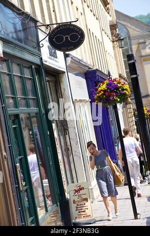 8-9 New Bond Street, Bath. Bad; plus allgemeine Aussicht auf Bath, Southgate Einkaufszentrum, Einzelhandelseinheiten und Beschilderung. Stockfoto