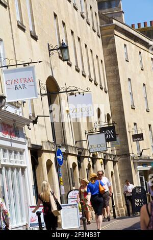 8-9 New Bond Street, Bath. Bad; plus allgemeine Aussicht auf Bath, Southgate Einkaufszentrum, Einzelhandelseinheiten und Beschilderung. Stockfoto