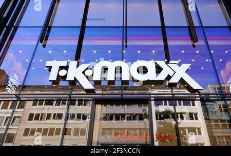 Shop-Logo eines TK Maxx Stores in der Einkaufsstraße Schadowstraße in Düsseldorf. Stockfoto