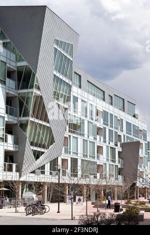 Blick auf die Westfassade der Denver Art Museum Residences, Denver, Colorado, USA. Stockfoto