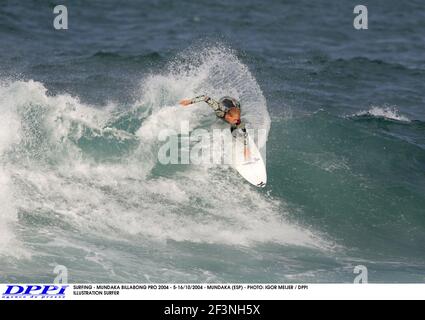 SURFEN - MUNDAKA BILLABONG PRO 2004 - 5-16/10/2004 - MUNDAKA (ESP) - FOTO: IGOR MEIJER / DPPI ILLUSTRATION SURFER Stockfoto