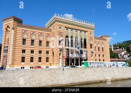 Innenraum des ehemaligen Rathauses (Vijecnica), der ehemaligen National- und Universitätsbibliothek von Bosnien und Herzegowina (NUL) in Sarajevo. Stockfoto