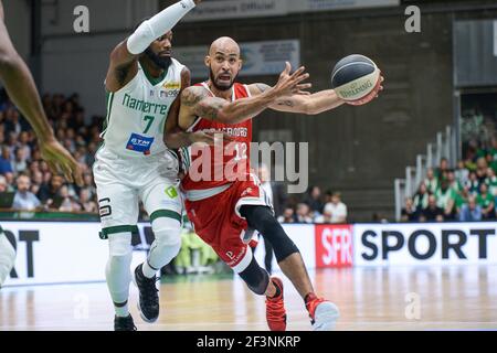 David Logan von SIG Strasbourg und Jamal Shuler von Nanterre 92 während der französischen Meisterschaft Pro EIN Basketballspiel zwischen Nanterre 92 und SIG Strasbourg am 30. Oktober 2017 im Palais des Sports Maurice Thorez in Nanterre, Frankreich - Foto I-HARIS / DPPI Stockfoto