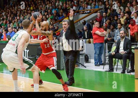 Pascal Donnadieu, Trainer von Nanterre 92 Gesten während der französischen Meisterschaft Pro EIN Basketball-Spiel zwischen Nanterre 92 und SIG Strasbourg am 30. Oktober 2017 im Palais des Sports Maurice Thorez in Nanterre, Frankreich - Foto I-HARIS / DPPI Stockfoto