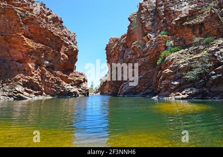 Australien, NT, Ellery Creek Big Hole, See und Wasserloch im Nationalpark West McDonnell Range Stockfoto