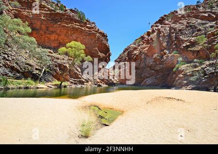 Australien, NT, Ellery Creek Big Hole, See und Wasserloch im Nationalpark West McDonnell Range Stockfoto