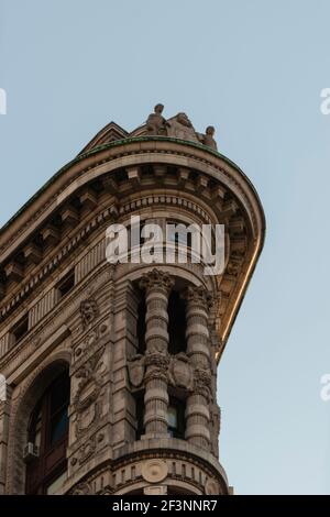 Detail der oberen Stockwerke des Flatiron Building. Stockfoto