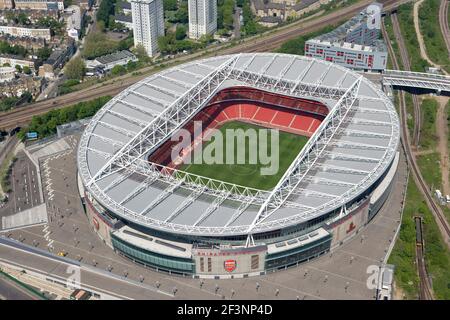 EMIRATES STADIUM, Arsenal, London. Luftaufnahme. Eröffnet im Juli 2006 als Ersatz für das historische Heim des Arsenal Football Club in Highbury. Dieses Jahr 60, Stockfoto