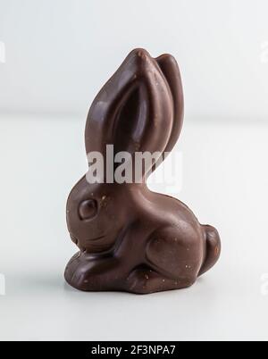 Typisches Osterschokoladenkaninchen Stockfoto