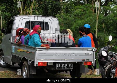 Evakuierte Dorfbewohner, nachdem Indonesiens Berg Merapi ausbrach Stockfoto