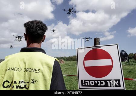 Hedera, Israel. März 2021, 17th. Die Israel Innovation Authority (IIA), Ayalon Highways, das Verkehrsministerium und die Zivilluftfahrtbehörde führen gemeinsam eine Demonstration des NAAMA-Projekts durch (hebräische Abkürzung für Urban Air Mobility) In Phase eins von acht in einem zwei-Jahres-Plan, um ein nationales Netz von Drohnen, die Nutzlasten in einem verwalteten Luftraum mit einem autonomen Kontrollsystem am Ayalon Highways Unmanned Aerial Systems Center in Haifa betrieben zu schaffen. Stockfoto