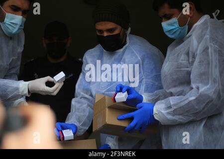 Gaza erhielt seine erste Lieferung des russischen Impfstoffes Sputnik V Stockfoto
