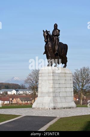 Schlacht von Bannockburn Visitors Center, Stirling. Eine Statue von Robert dem Bruce auf dem Pferderücken. Stockfoto