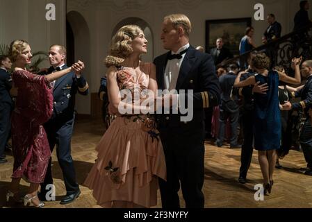 Hhhhh der Mann mit dem eisernen Herzen Jahr : 2017 Frankreich / GB / Belgien / USA Regie : Cedric Jimenez Jason Clarke, Rosamund Pike Foto: Bruno Calvo Legende Films Stockfoto