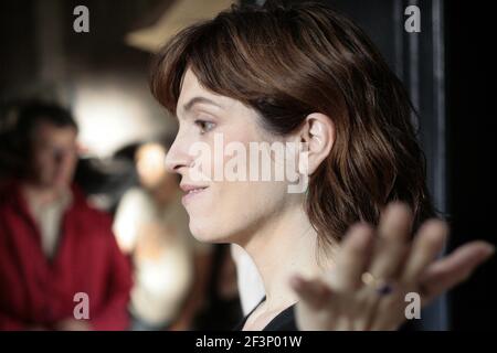 Parlez-moi de la pluie Jahr : 2008 - Frankreich Réalisateur : Agnès Jaoui Agnès Jaoui Stockfoto