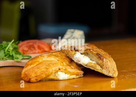 Köstliche Frische Backwaren Aus Der Serbischen Bäckerei. Stockfoto