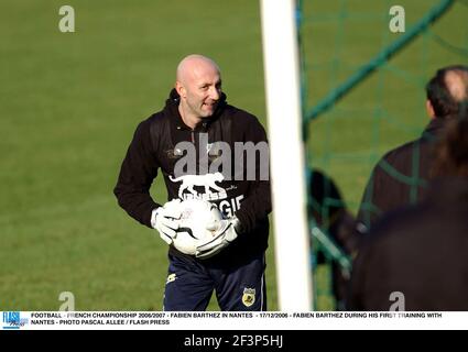 FUSSBALL - FRANZÖSISCHE MEISTERSCHAFT 2006/2007 - FABIEN BARTHEZ IN NANTES - 17/12/2006 - FABIEN BARTHEZ WÄHREND SEINER ERSTEN AUSBILDUNG BEI NANTES - FOTO PASCAL ALLEE / FLASH DRÜCKEN Stockfoto