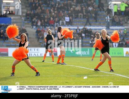 FUSSBALL - FRANZÖSISCHE MEISTERSCHAFT 2008/2009 - L1 - FC LORIENT V AS SAINT ETIENNE - 22/03/2009 - CHEERLEADER VON LORIENT - FOTO PASCAL ALLEE / FLASH DRÜCKEN Stockfoto