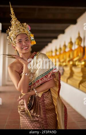 Thailand, Ayutthaya, thailändische Tänzerin in traditioneller Kleidung Stockfoto