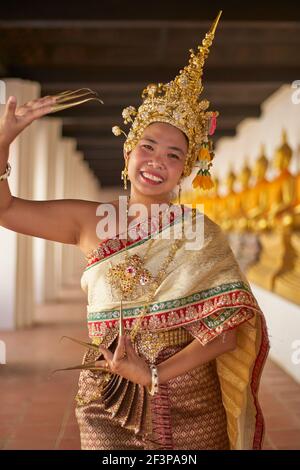 Thailand, Ayutthaya, thailändische Tänzerin in traditioneller Kleidung Stockfoto